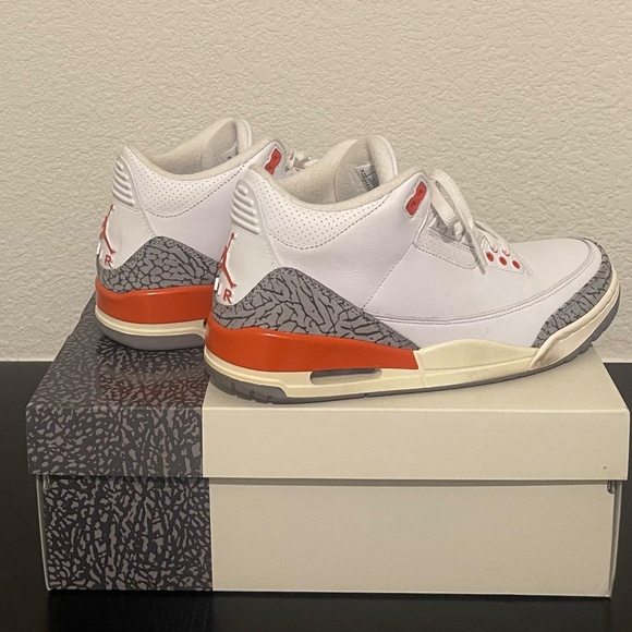 Woman's Air Jordan 3 Retro - Picture 4 of 6